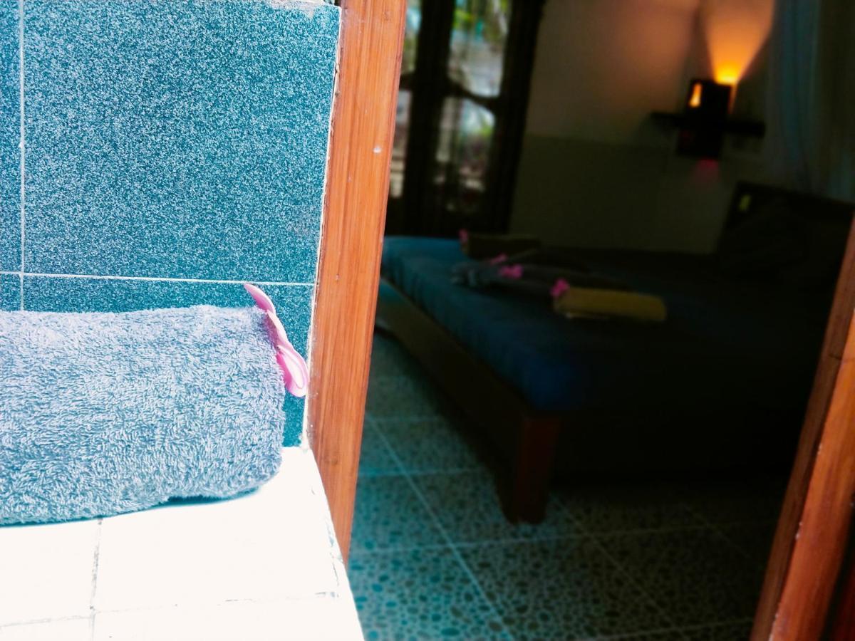 Maxal Bungalow Hotel Gili Air Exterior photo